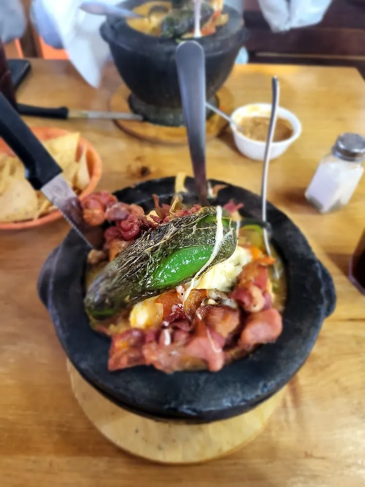 Molcajete Caliente