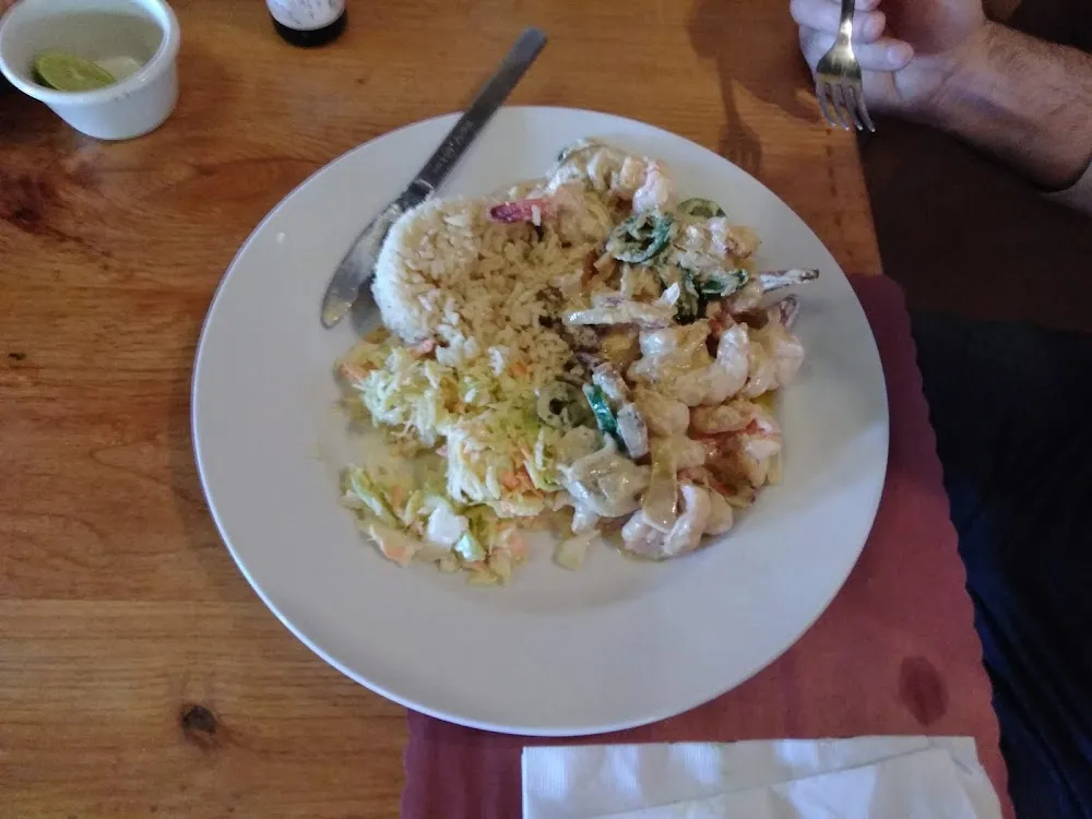 Shrimp and Mushrooms with La Rose Y Caso Blanco